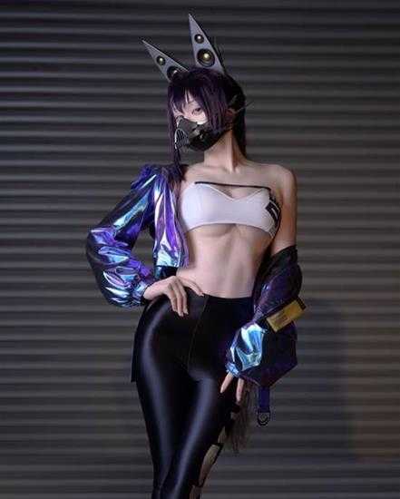 COSPLAY图赏：大马正妹COS《星铁》卡夫卡 内衣御姐成熟好身材