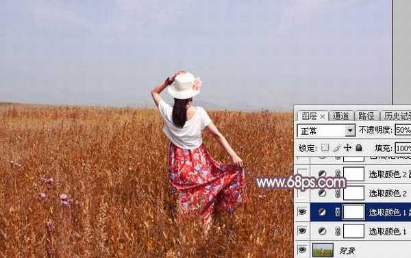 Photoshop为荒草中的人物调出逆光暗调青红色