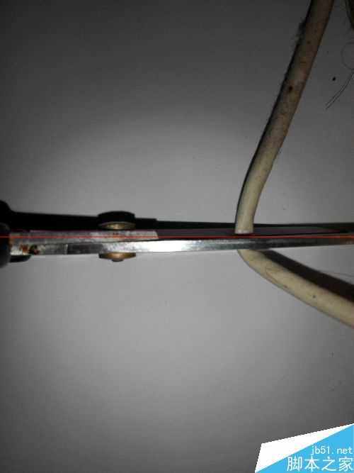 网线断了没有工具怎么接上?